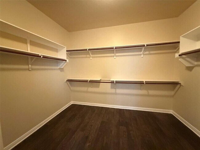 Building Photo - 1209 Laurel Oak Trail