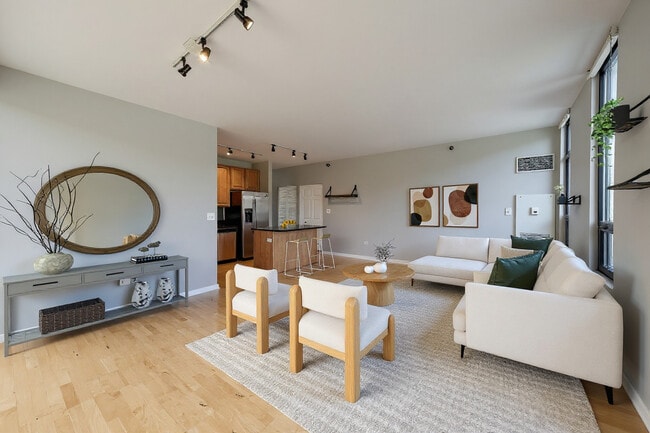 Building Photo - 1255 S State St