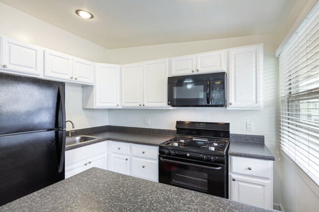 Building Photo - Elan Beachcomber La Jolla