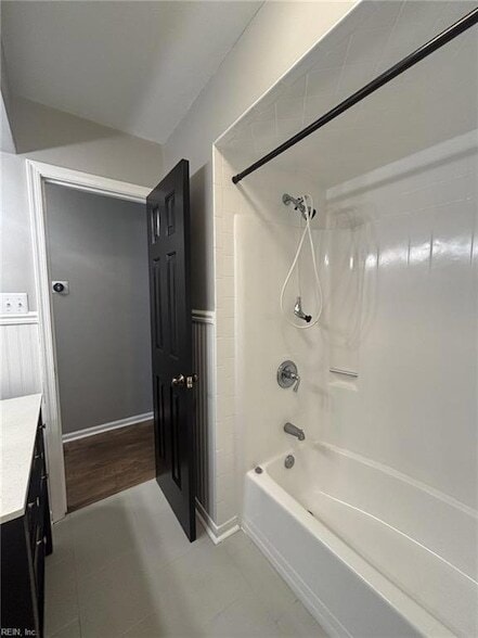 Building Photo - 605 Treemont Ct