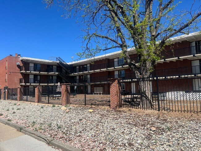 Building Photo - 1180 Yosemite St