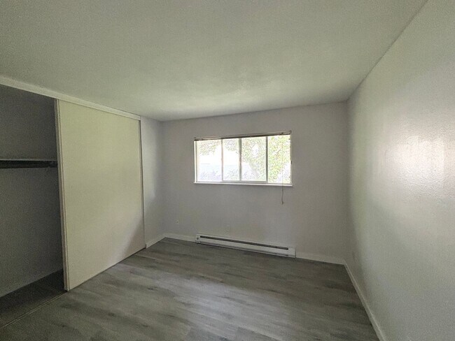 Building Photo - LA1548* - A