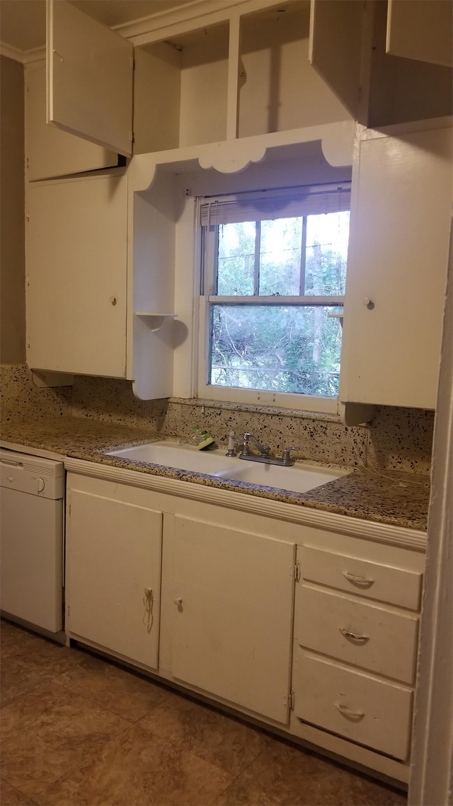 Building Photo - 1409 W Archer St