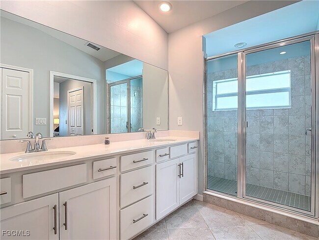 Building Photo - 15960 Grassland Ln