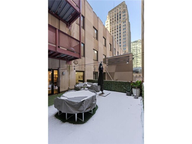 Building Photo - 601 S Marquette Ave