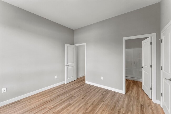 Building Photo - 999 Main St