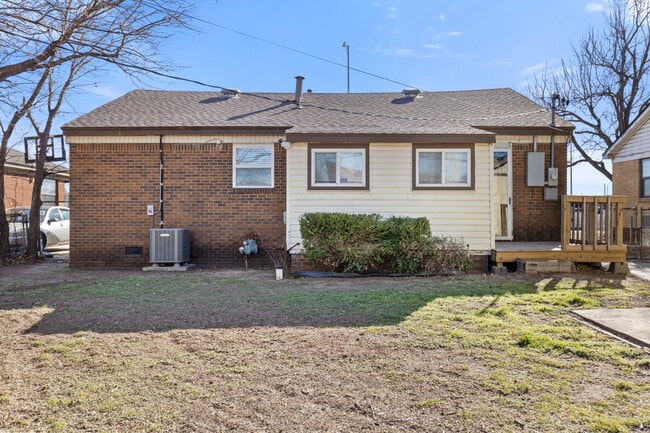 Building Photo - 3221 NW 39th Terrace