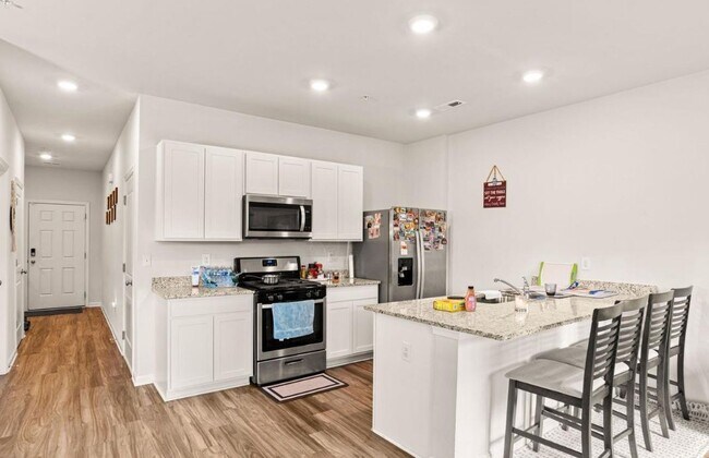 Building Photo - 310 Maple Run Dr