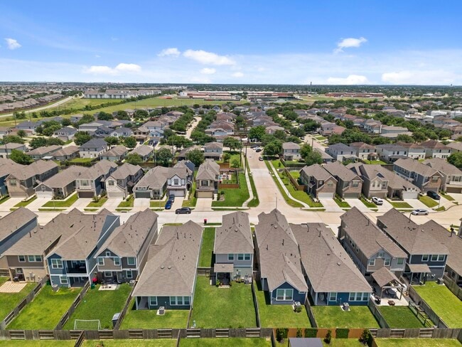 Building Photo - 7907 Starfish Arbor Dr