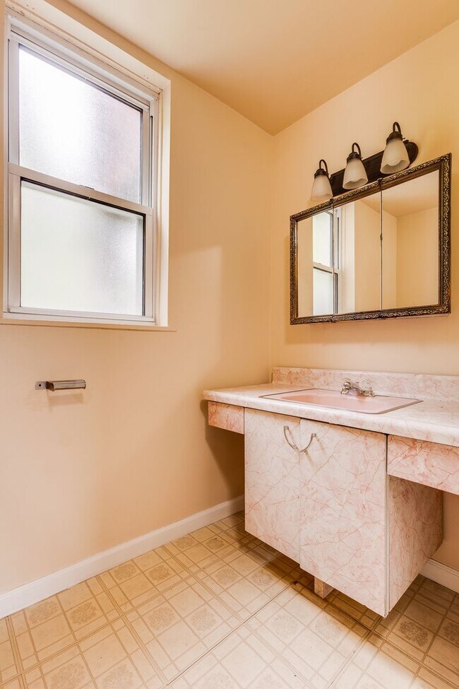 Building Photo - 2642 Quarry St