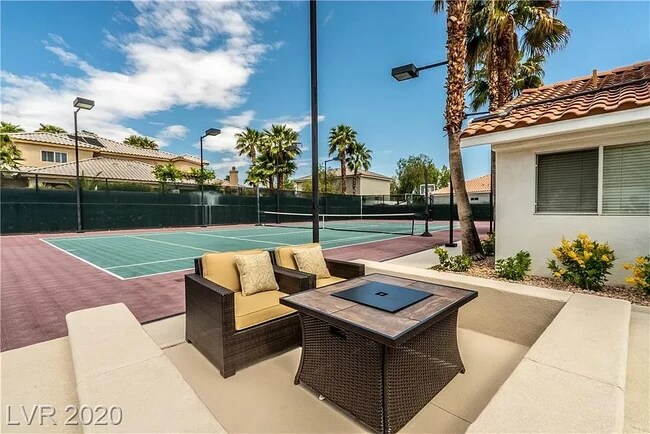 Building Photo - 7777 Willow Cove Cir