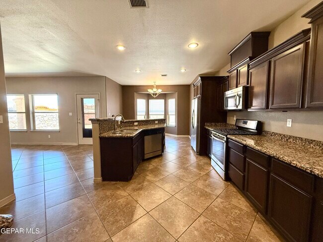 Building Photo - 3712 Coco Palm Dr
