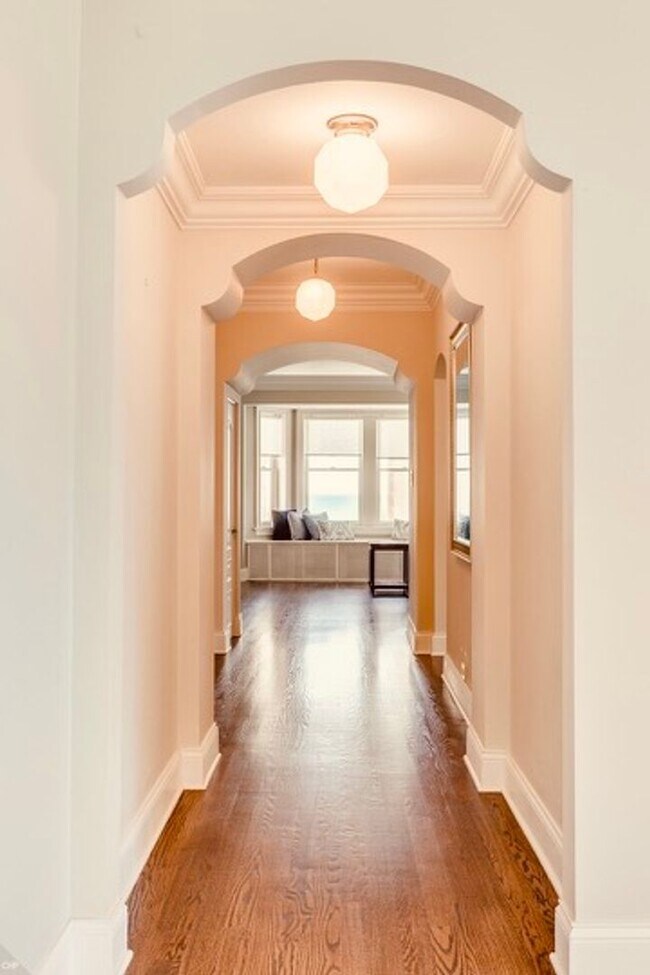 Building Photo - Exquisite 2-Bed, 2-Bath Luxury Condo in th...