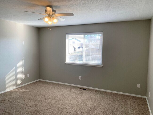 Building Photo - Wonderful Home Next to Nampa's Greenbelt!