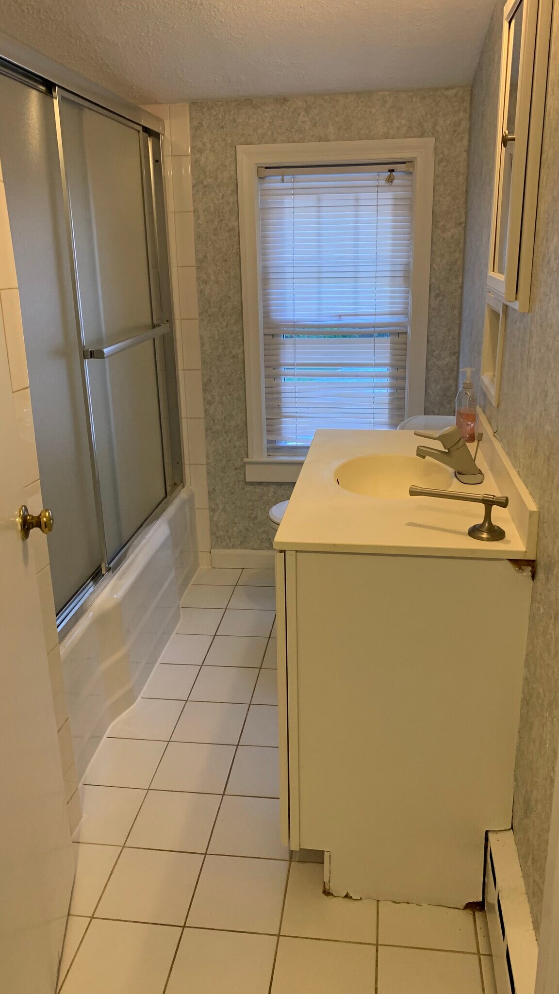 2nd Full Bathroom - 2nd Floor - 58 Oakwood Dr