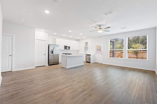 Building Photo - 8126 Brocken St