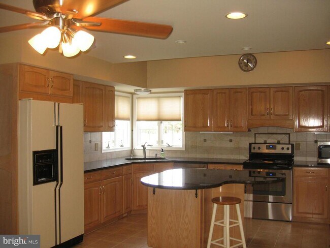 Building Photo - 2109 S Childs Rd