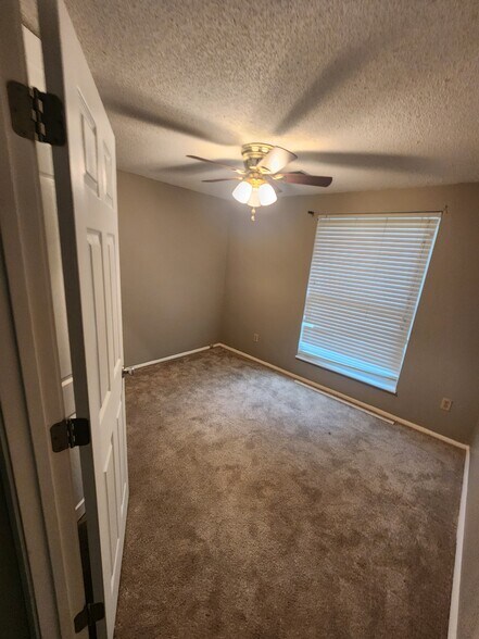 Building Photo - 170 Forestview Cir