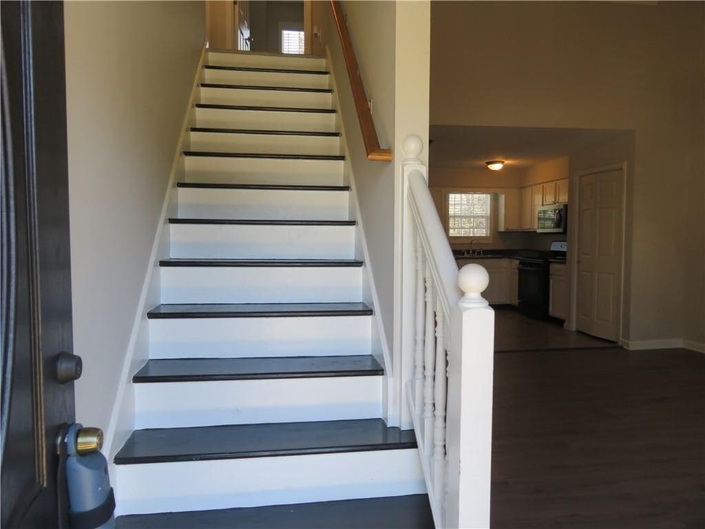 Building Photo - 204 Twin Pines Ct