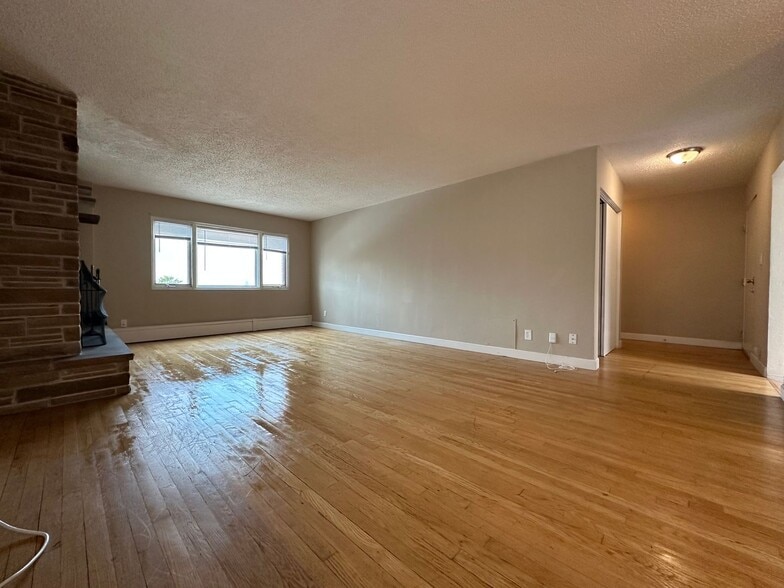 Interior Photo - 1321 Franklin