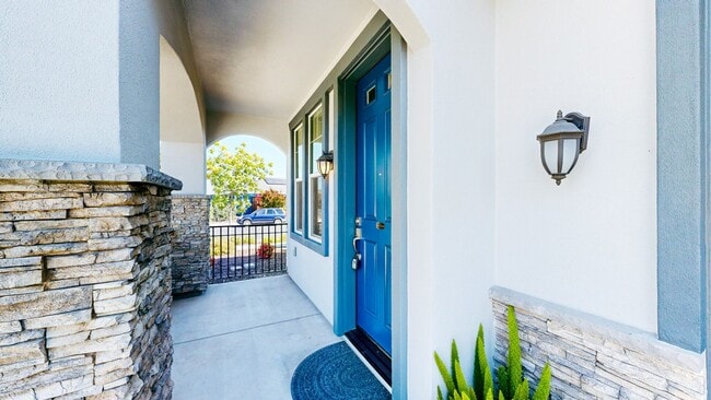 Building Photo - Rare Santa Rosa Four Bedroom house in Desi...