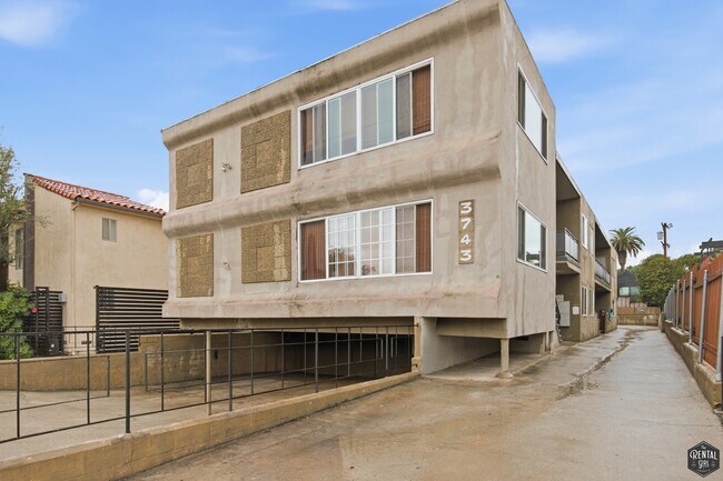 Building Photo - 3743 McLaughlin Ave