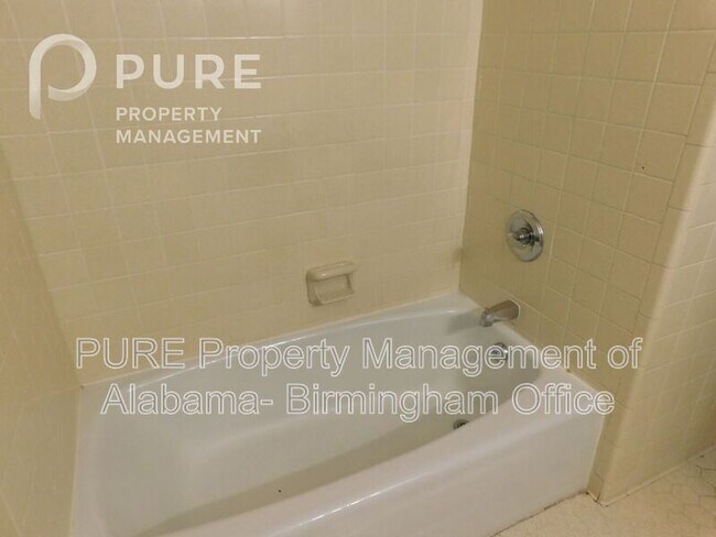 Building Photo - 117 NE 22nd Ave