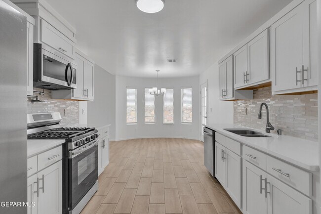 Building Photo - 13095 Emerald Hls Ave