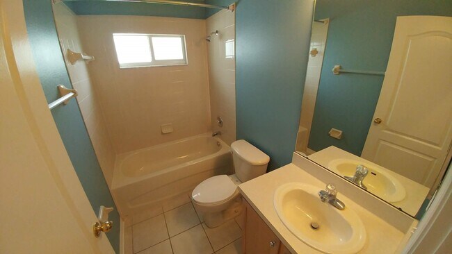 Building Photo - **$750 off 2nd months rent!!**   HUGE 2000 SQFT/4 Bed/2 bath/2 car garage with TONS of upgrades, ...