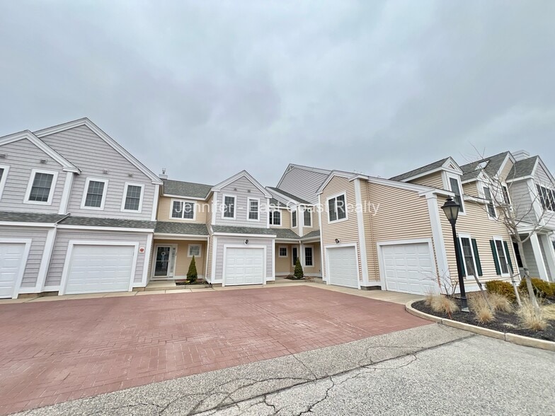 Primary Photo - 37 Village Dr