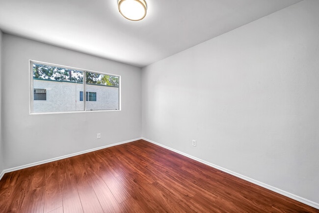 Building Photo - 11260 Overland Ave
