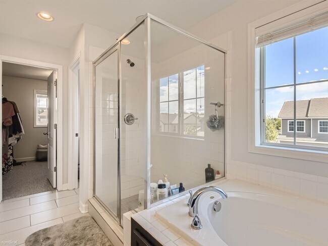 Building Photo - 5 br, 4 bath House - 664 Tiger Lily Way