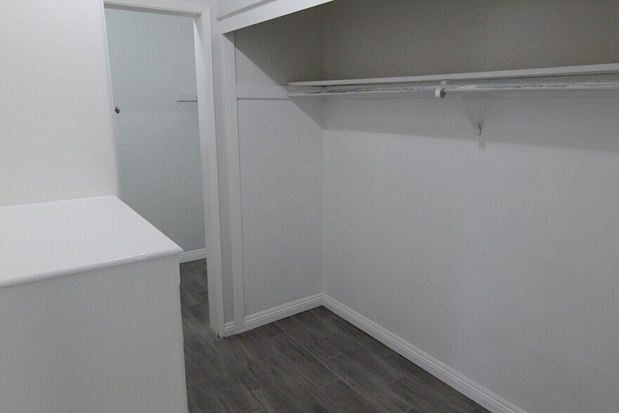 Building Photo - 3247 W Century Blvd