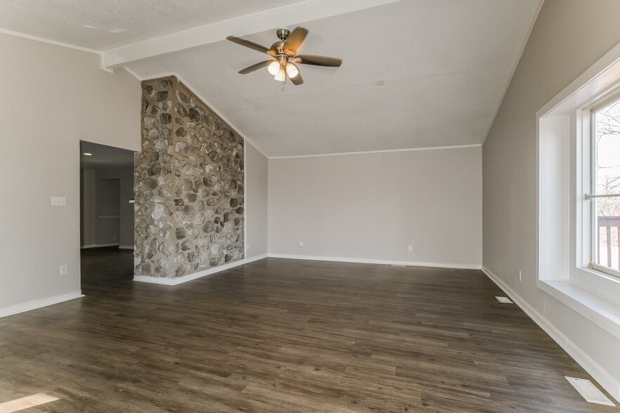 Building Photo - 2480 Redman Rd