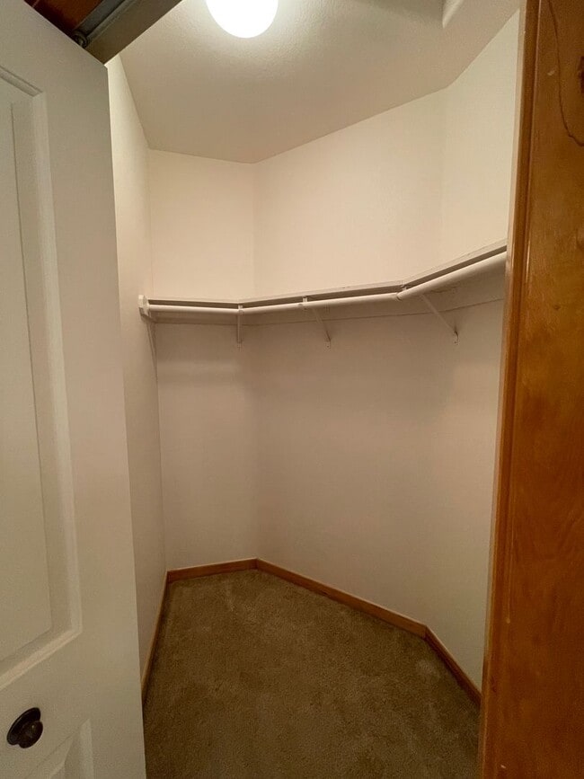 Building Photo - Spacious 3-Bed Home with Private Baths