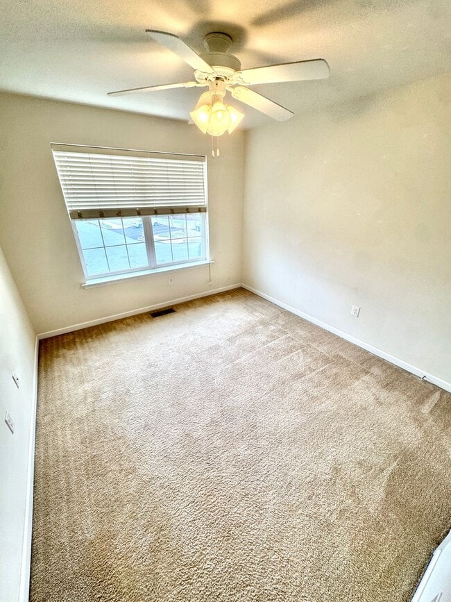 Building Photo - PARKLAND SCHOOLS! THREE BEDROOM TOWNHOME