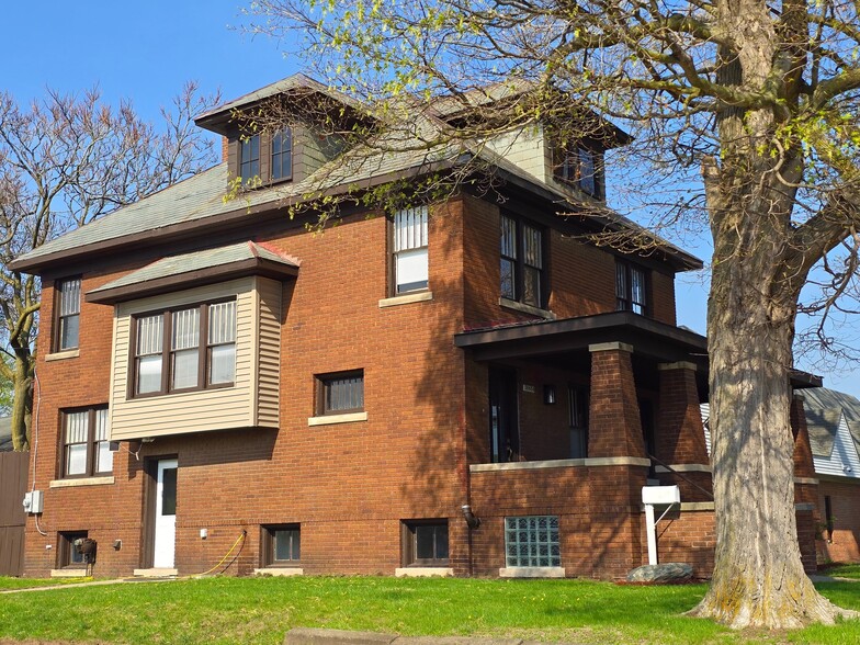 Building Photo - 26850 Seven Mile W