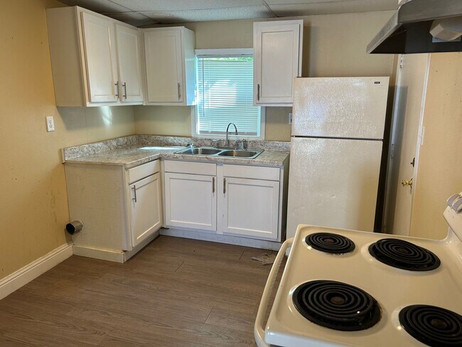 Building Photo - 1-Penick 1/2 A St