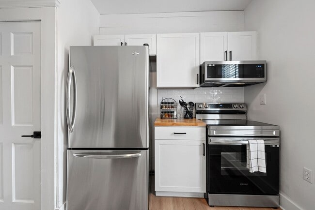 Building Photo - Updated Bungalow, Steps from Short North and OSU