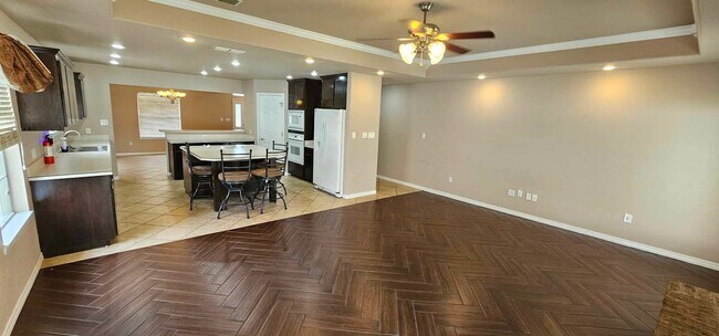 Building Photo - Beautiful 3 bedroom, 2 bath home for rent, Available to view 3/2/26