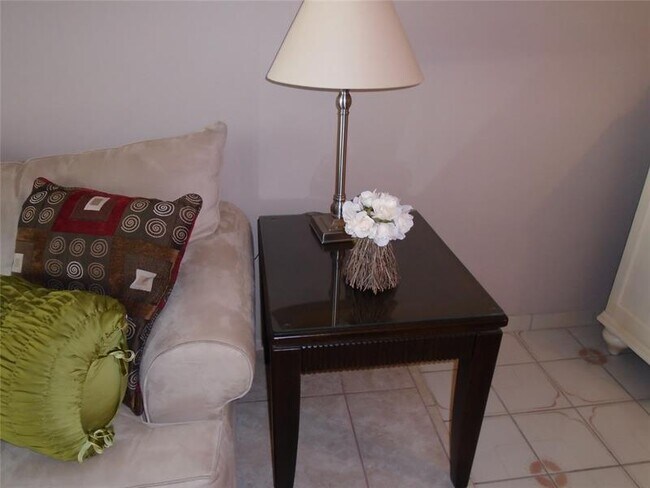 Building Photo - 3165 NE 48th Ct