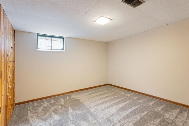 Building Photo - Gorgeous 2 bedroom 1 bathroom house!