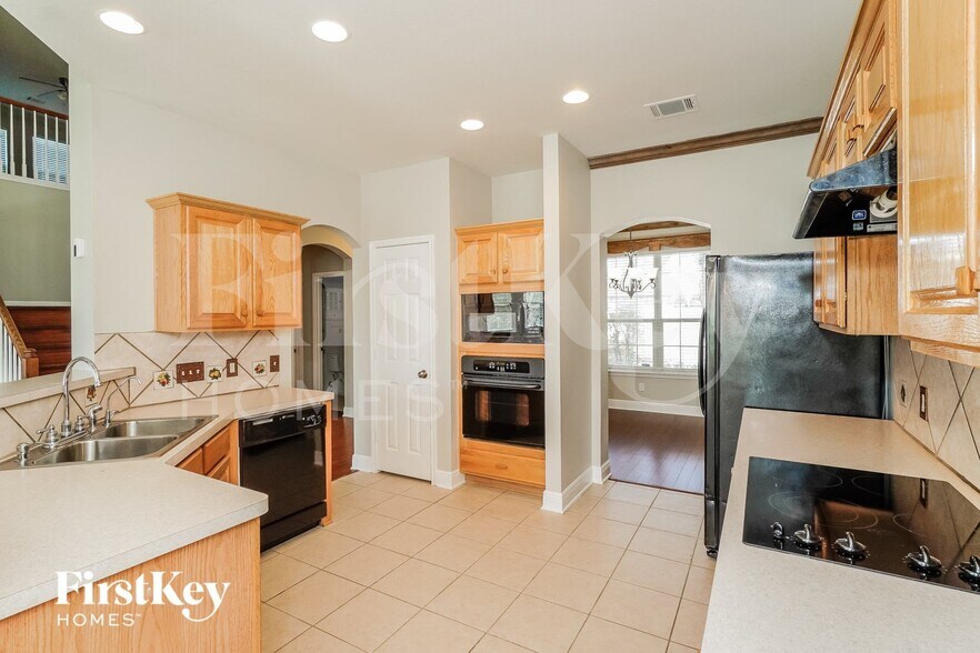 Building Photo - 20930 Pedregoso Ln