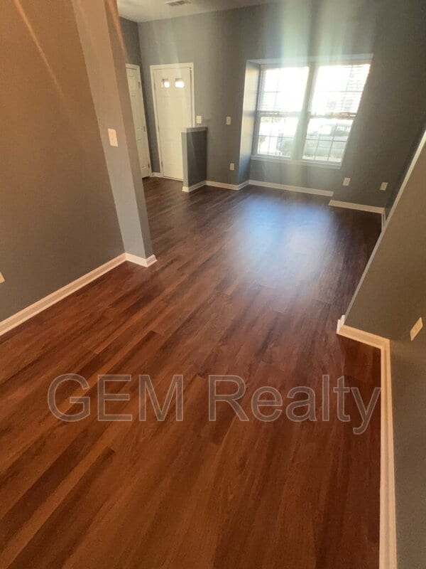 Building Photo - 7120 Azalea Dr