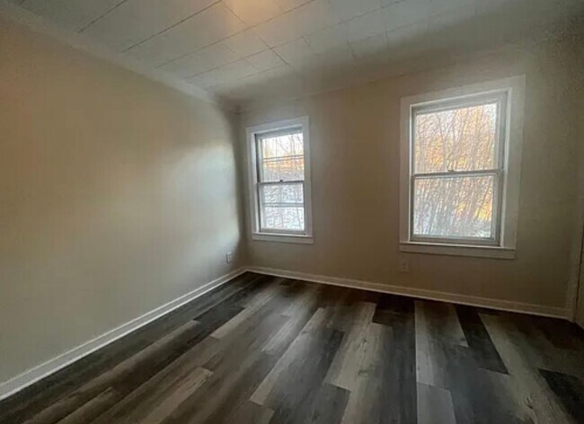 Building Photo - 24 Christine St