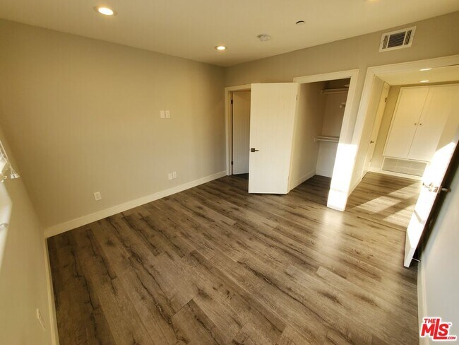 Building Photo - 3915 Brighton Ave