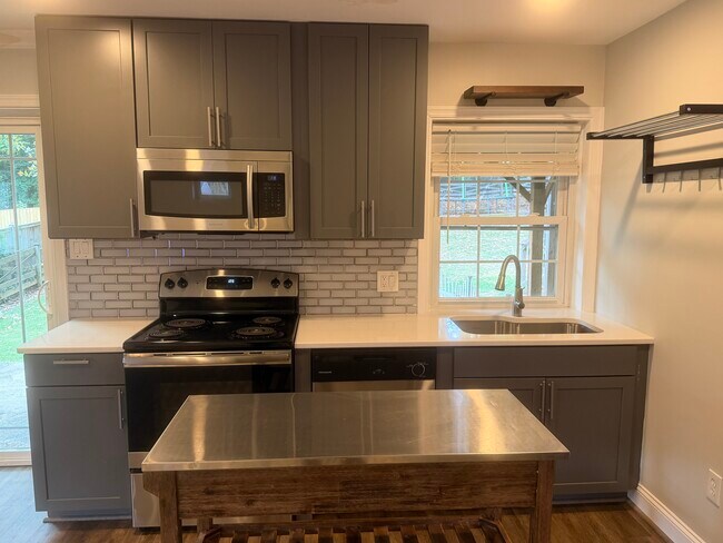 Building Photo - 4904 POWELL RD