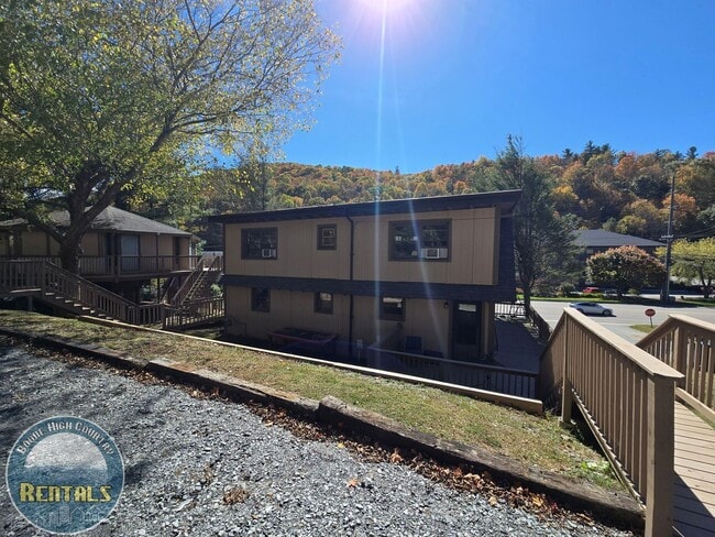 Building Photo - 2408 NC-105