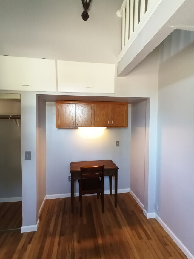 Building Photo - 2009 2nd St NE