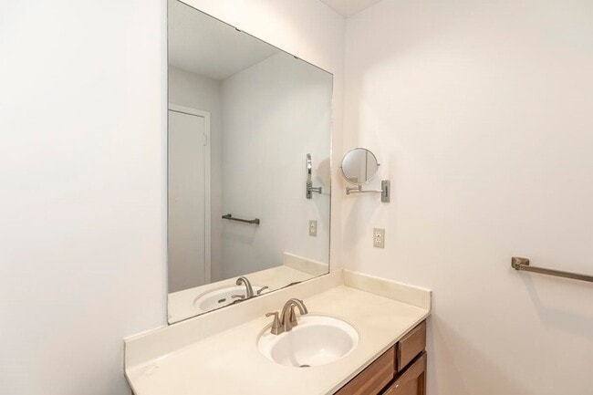 Building Photo - 8930 Manion Dr